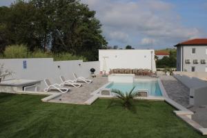 Holiday House emjalemi