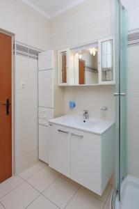 Apartments by the sea Klenovica, Novi Vinodolski - 5516