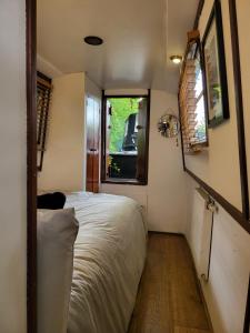 Lovely Canal Boat in Little Venice for Family & Friends