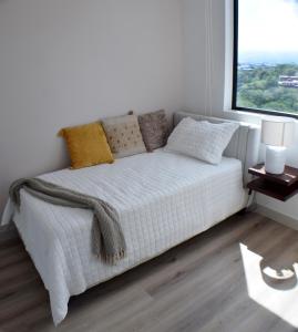 Apartamento con piscina y espacio de trabajo