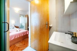 Apartment and Room Josip 