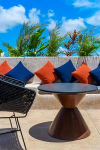 Modern 2BR First Floor Condo with Pool Access La Veleta