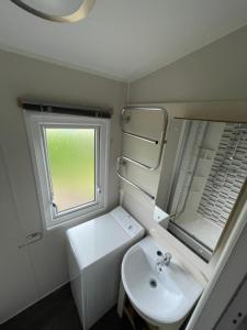 Campings Mobilhome 6 pers - terrasse & linge - Domaine de Kerlann : photos des chambres