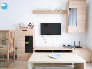 ALCAVISTA - garage, AC, fibre net, 350m to ocean, tv channels, sunsets and La Gomera view from balcony