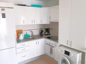 ALCAVISTA - garage, AC, fibre net, 350m to ocean, tv channels, sunsets and La Gomera view from balcony