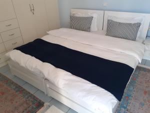 Απέριττον 2 (Aperitton 2)