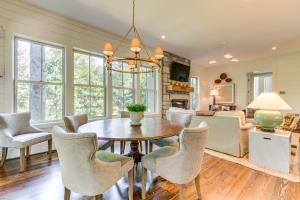 Stunning Cashiers Cottage Rental with Screened Porch