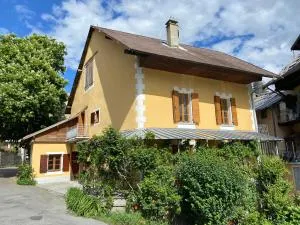 Le Pied de Ville Mont Guillaume - 埃姆布能