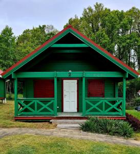 GLONEK - drewniany domek nad morzem w Rusinowie