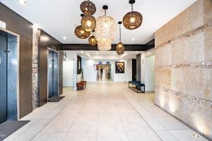 Beach Paradise Luxury Views Here