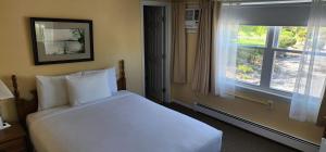 Queen Room room in Wilson Lake Inn