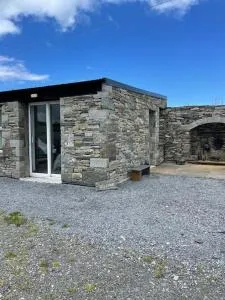 Clarefornia Stone Shed - Glen Bridge