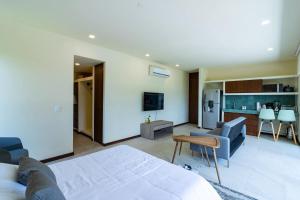 Pool View Loft Steps From The Ocean in Punta Cocos - C101