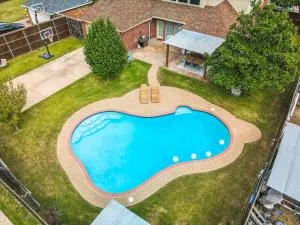 6BR 3,5BA Home Pool, Hot Tub, Game Room -16 Guests - Rowlett