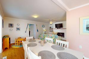 Lorraines Beach Cottage