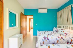 Océano azul en playa bonita O302