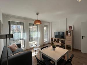 Idea Apartment - Two Separate Bedrooms and Living Room