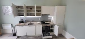 Luxury flat next to town centre Long-stay discount