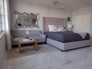 Elegant and spacious beachfront condo with parking