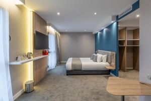 Hotels Holiday Inn Express Ajaccio by IHG : Chambre Lit Queen-Size Standard - Accessible aux Personnes à Mobilité Réduite avec Petit-Déjeuner Gratuit