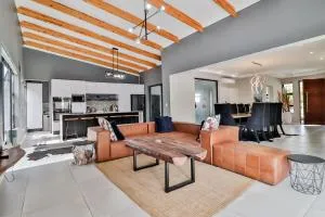 House of Bongekile 4 Bed Luxury Home in Malelane - Bosfontein House of Bongekile 4 Bed Luxury Home in Malelane - Bosfontein