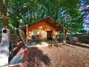 Luxury Safari Tent with Hot Tub at Camping La Fortinerie - Le Guédéniau