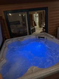 Fox Lake Cabin Lake View, Spa and Pool Table