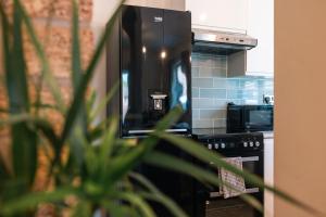 The Comfy House - Inc Free Parking, Smart TV, Full Kitchen, Washing machine - Winter Deal