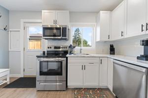 The Garden Retreat in Welland, On - 1BR,Free Parking and Workspace