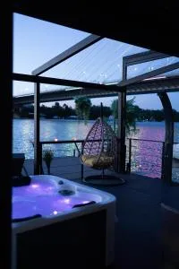 ADA MOMENT Splav- kuca na reci Beograd- Floating House on SAVA RIVER ,Belgrade - Senjak (historical)