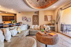 Bella Sirena Condo 201-E - Elegant Condo with Sunrise Sea Views