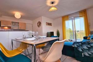 Appartements L-evasion Carcassonnais avec Terrasse 2 places de Parking privee : photos des chambres