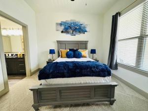 GetAway! Book Now! Pool View! Great Location!