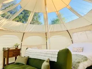 Luxury Stargazing Glamping - Seren Aur with Hot Tub - Trefeglwys