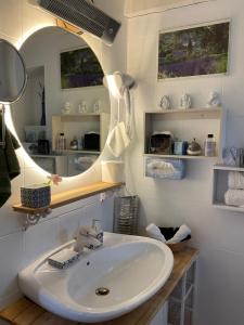 B&B / Chambres d'hotes Chambre d'hotes chez Maguy B-Villa Makeire : photos des chambres