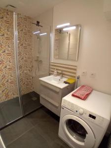 Maisons de vacances Maison au calme a l'interieur du golf de Ploemel, entre terre et mer, 2 chambres, 10 min des plages : Maison 2 Chambres