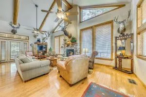 Rustic Cloudcroft Cabin with Spacious Deck and Grill! - كلاودكروفت