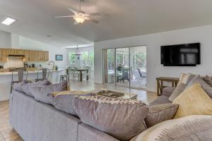 Pensacola Home with Large Yard 4 Mi to Beach