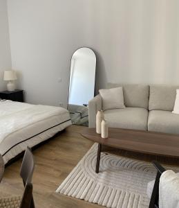 Appartements Vue Place des Terreaux-4 Voyageurs : Studio