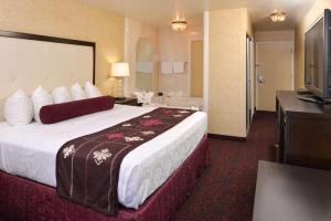 King Suite with Spa Bath room in Best Western Coral Hills
