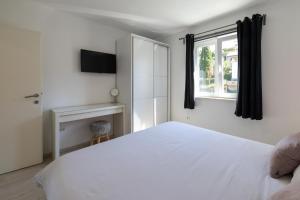 Apartments with a parking space Hvar - 22023