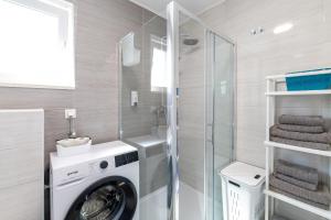 Apartments with a parking space Hvar - 22023