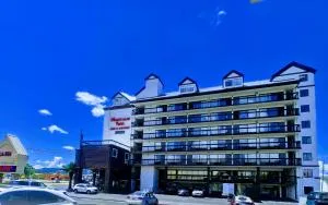 Mountain Vista Inn & Suites - Near the Island inPigeon Forge - Townsend