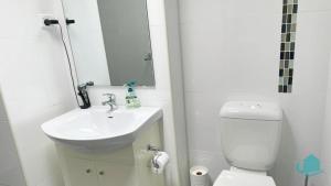 Caves Seascape Villa - stroll to shops and beach