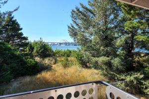 Alsea Shores! Dog Friendly and Hot Tub! - 4hvězdičkové hotely ve městě Waldport