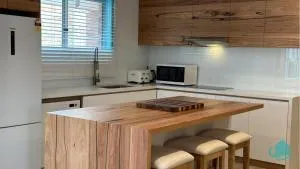 Tasmans Hideaway - Stunning villa close to Beach - Blacksmiths