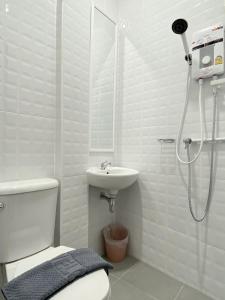 Ladakul hostel (ลดากุลโฮสเทล)