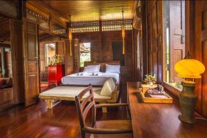 Baankwaeom Boutique Homestay Amphawa