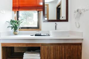 Sea Angel HOTEL Tuần Châu Hạ Long