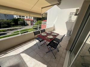 Modern Condo w Terrace 250m from Beach & Pool